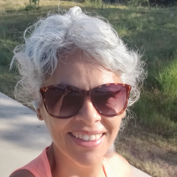 Meet the Posher Other - Meet your Posher, Mayra